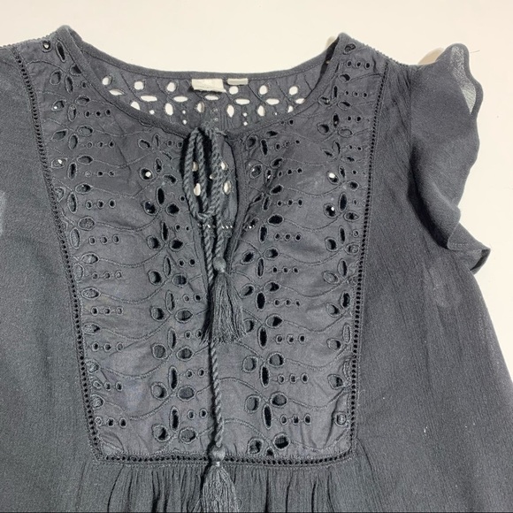 Gap XS eyelet lace lightweight ruffled top - Picture 2 of 7